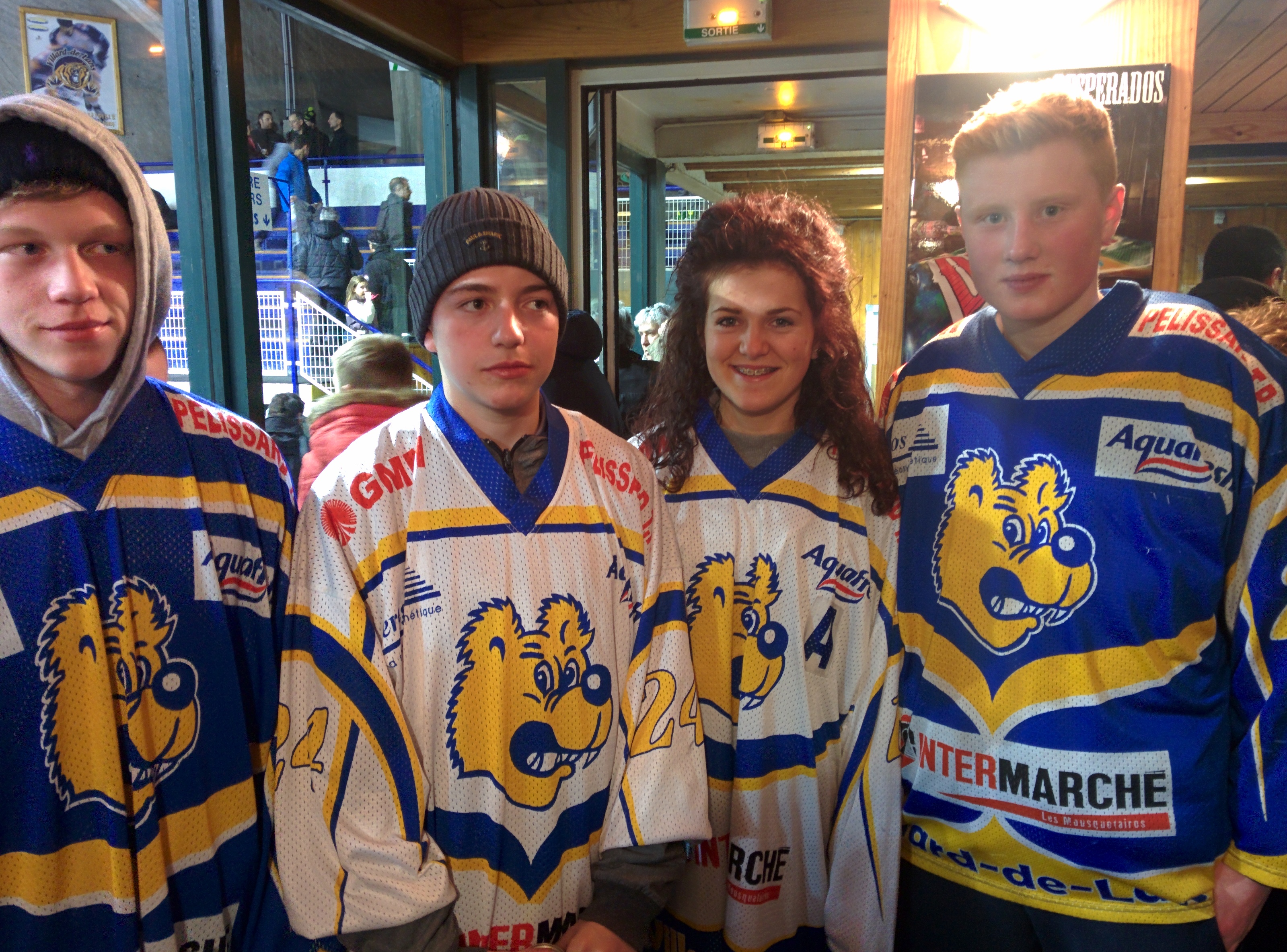 Birchwood-kids-at-Villard-ice-hockey-(2014).jpg