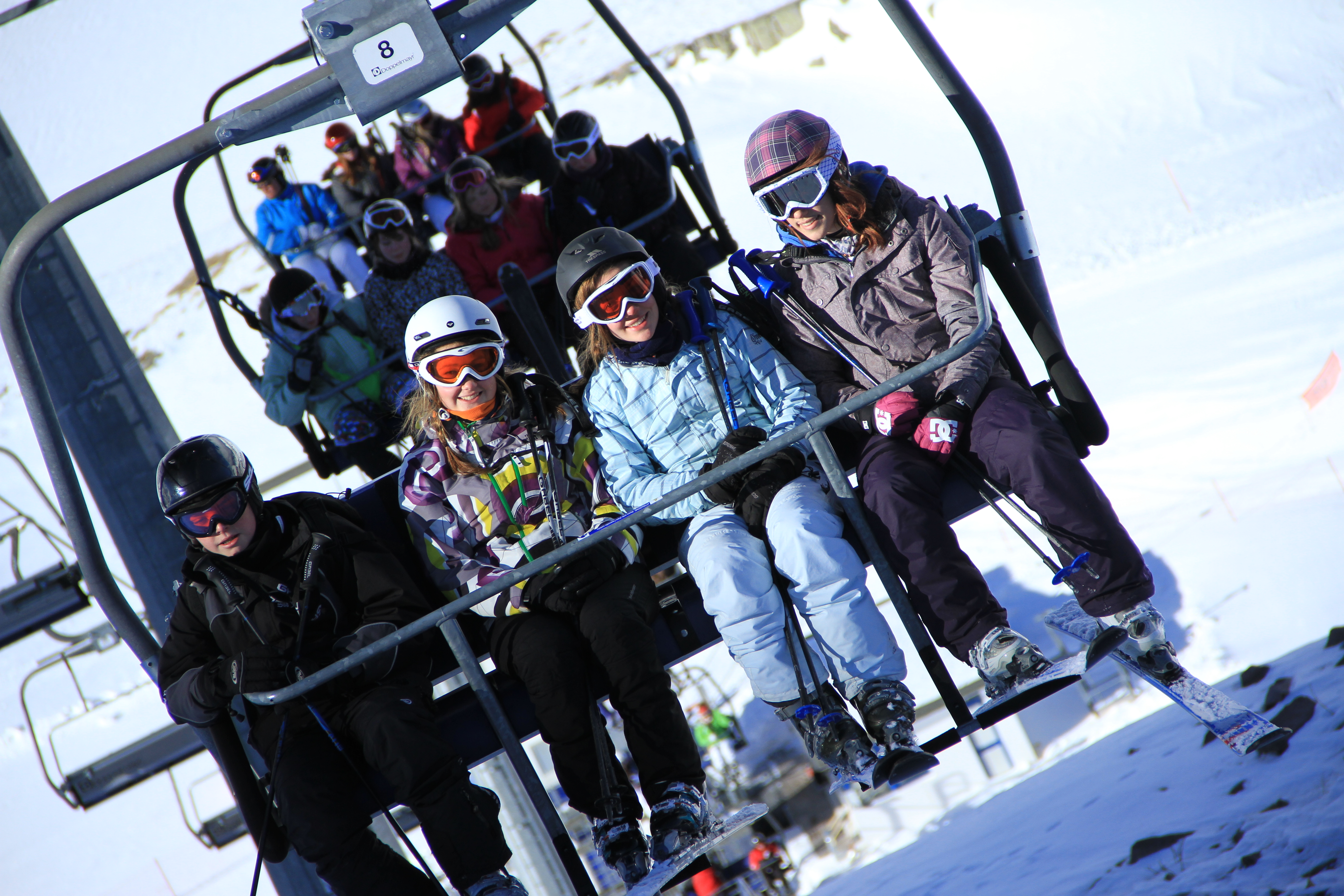 SWCHS-girls-lift-Bardonecchia.JPG