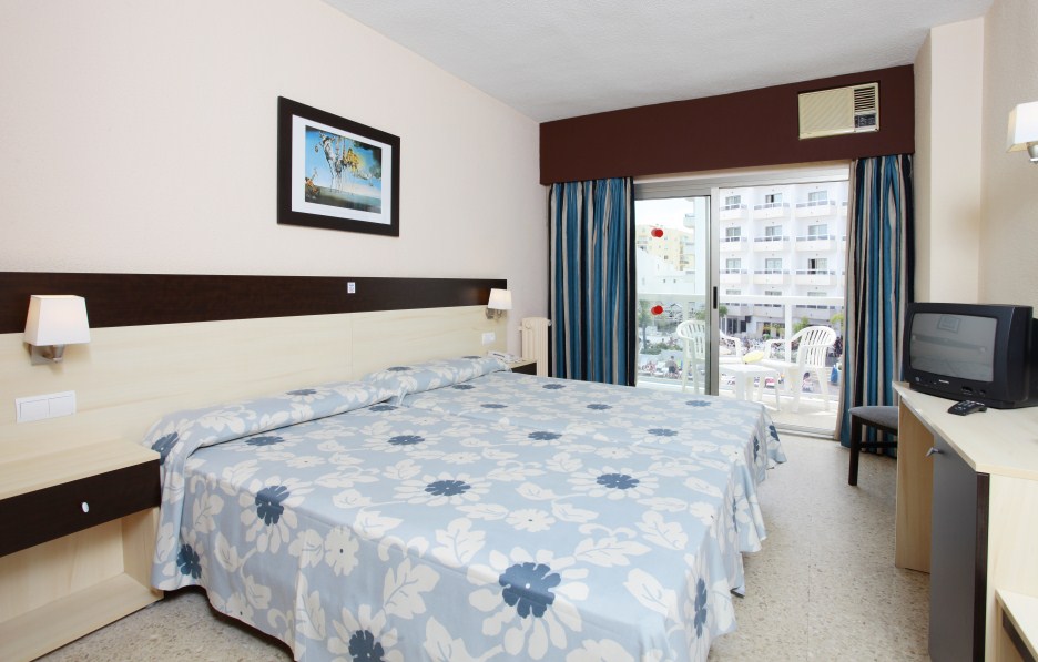 Torremolinos-bedroom.jpg