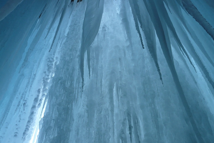 austria-cave-ice-curtain-g9c1be850e_1280.jpg