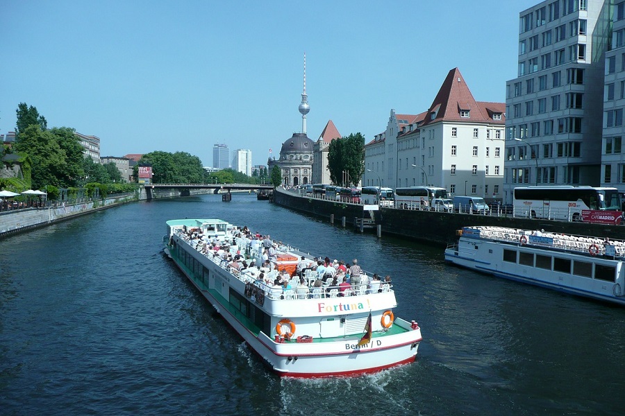 berlin-river-99764_1280.jpg