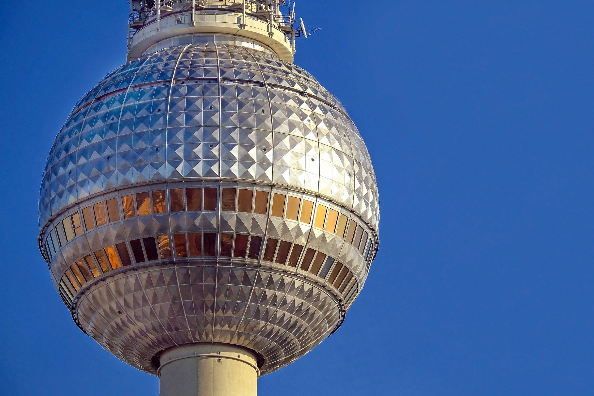 berlin-tv-tower-2010877_1920.jpg