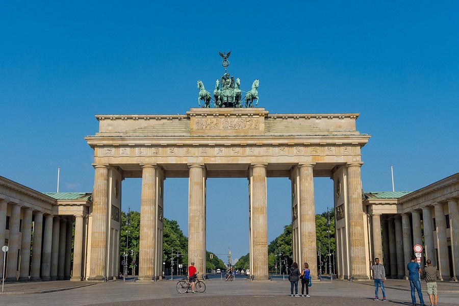 brandenburg-gate-architecture-3128171_1920-2-1627647364.jpg