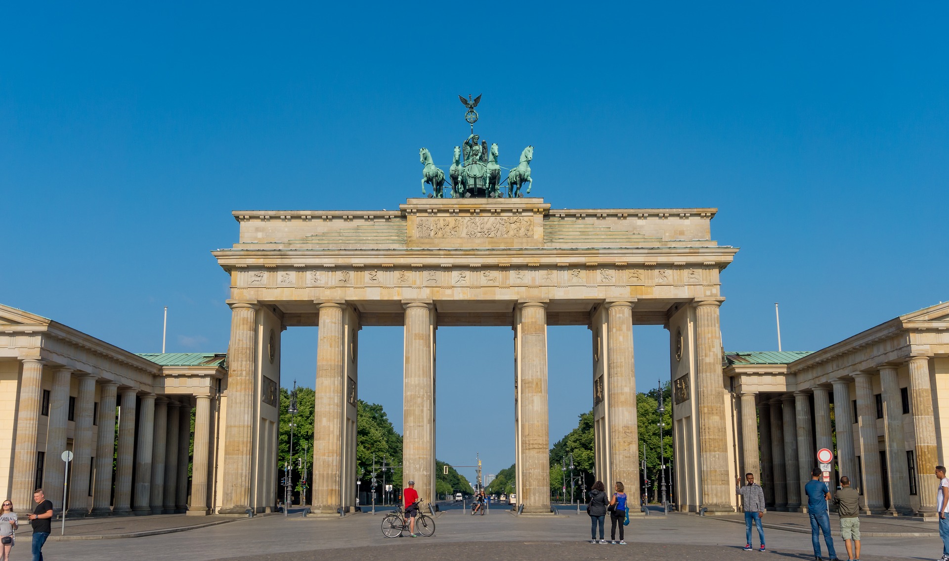 brandenburg-gate-architecture-3128171_1920.jpg