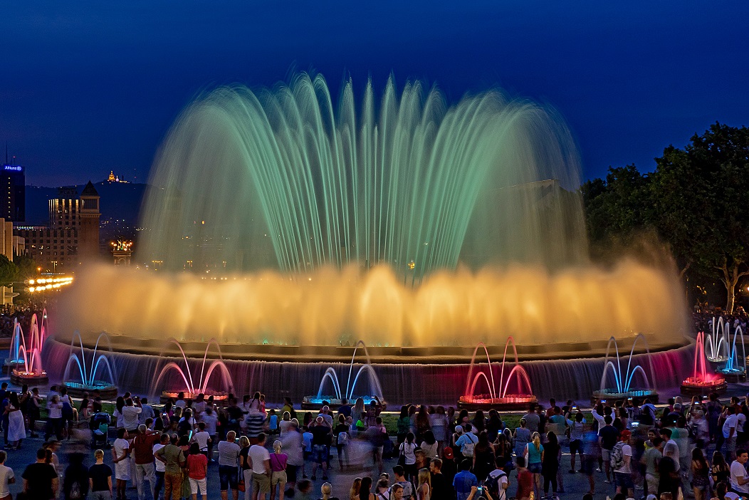 montjiuc-magic-fountain-manuel-torres-garcia-i6u7oHVhAww-unspl-2.jpg