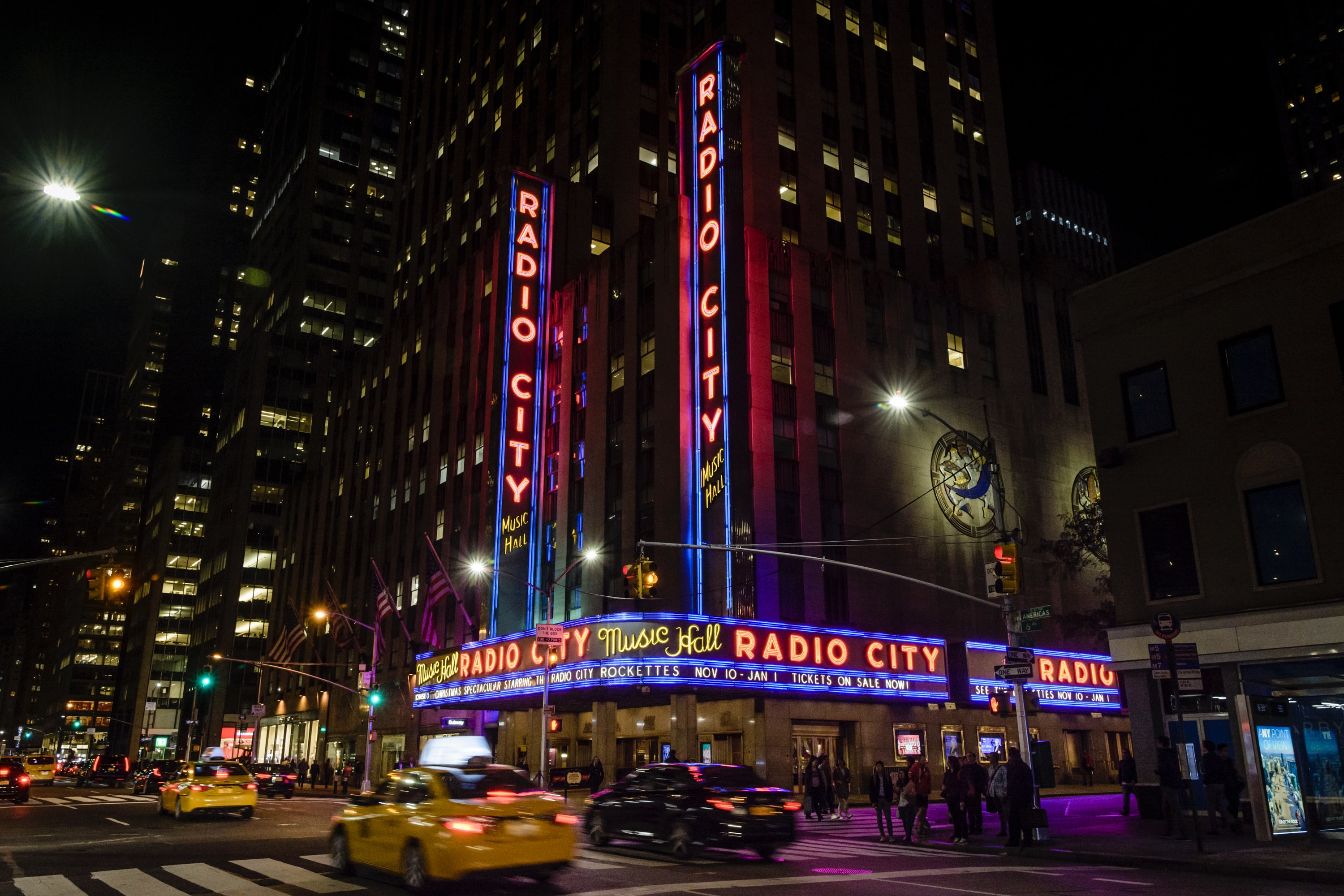 radio-city-nyc-steve-harvey-mu2xoJHgNYA-unsplash.jpg