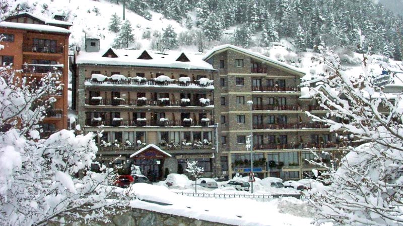 snowy-pic-of-hotel-la-solana-arinsal.jpg