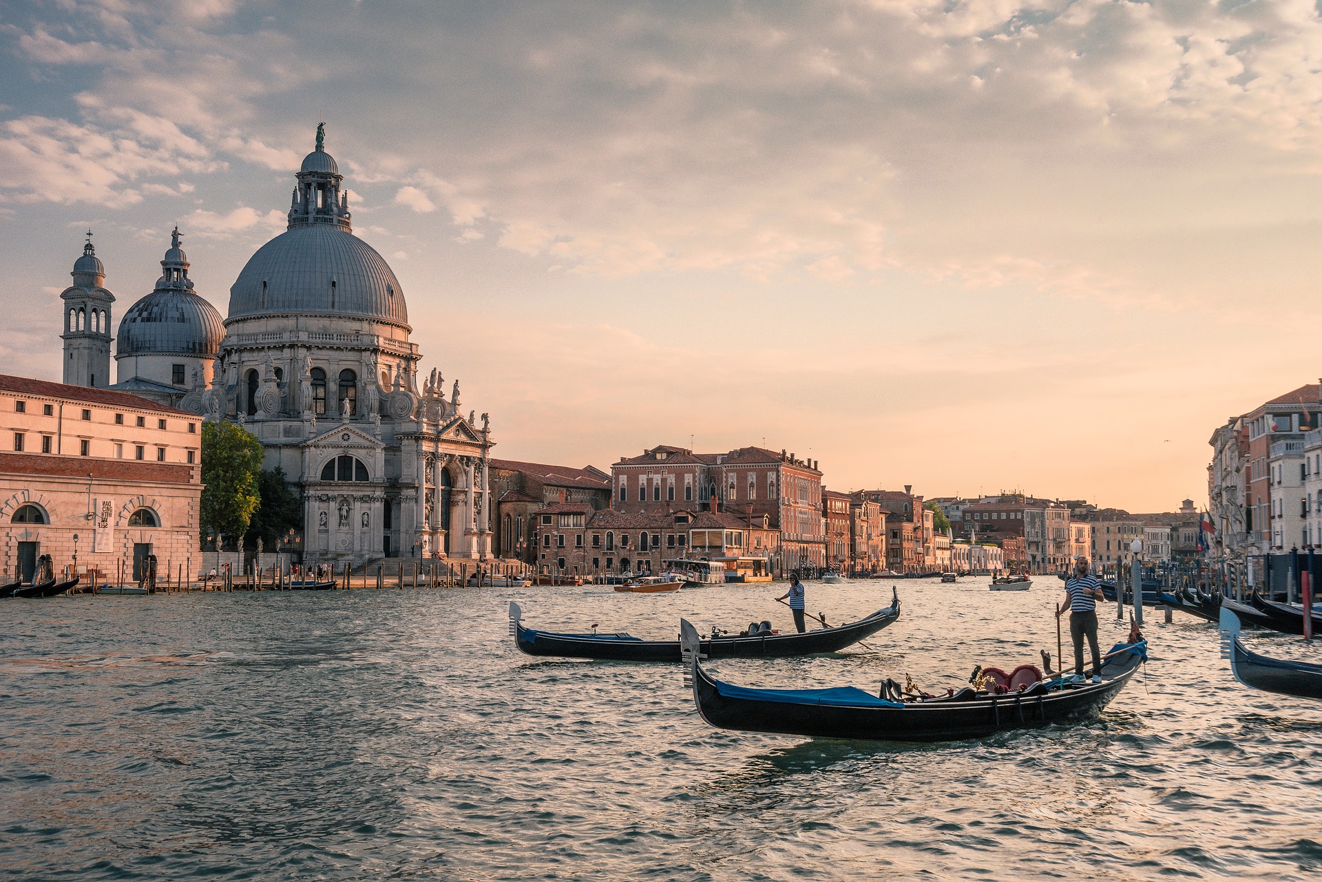 venice-channel-3547224_1920.jpg