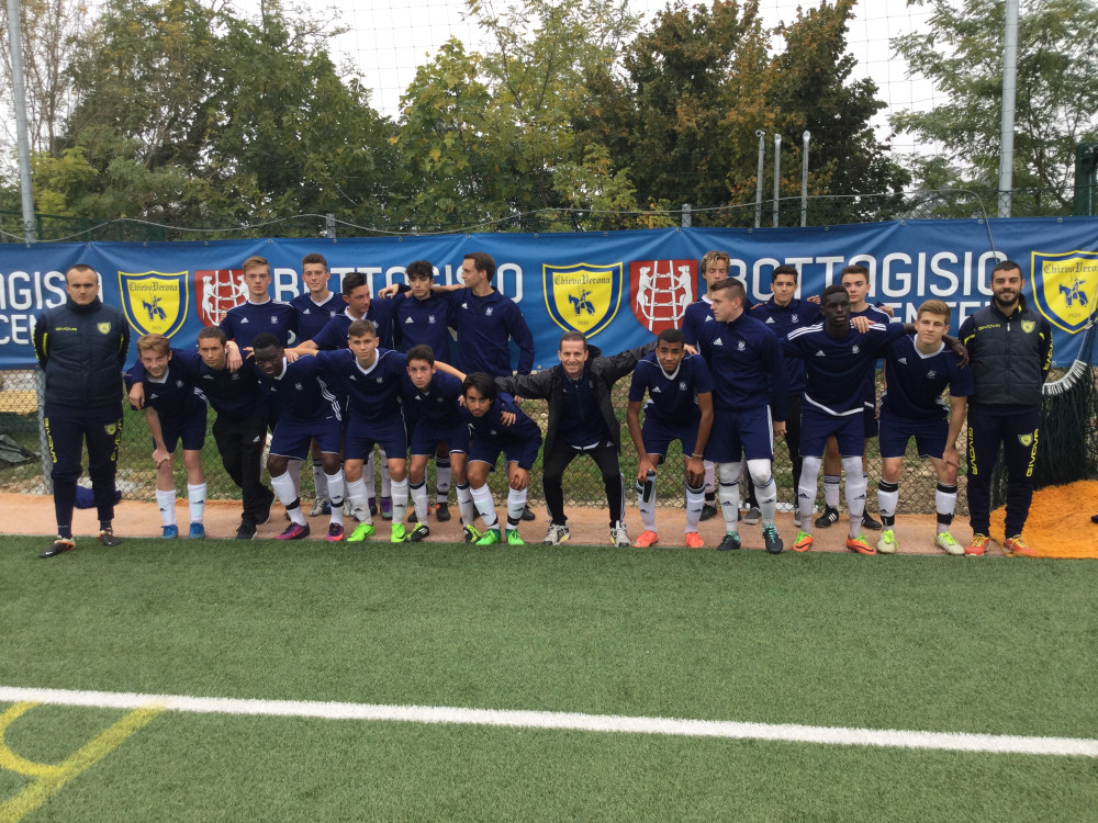 Chievo-training-ground-team-pic.JPG
