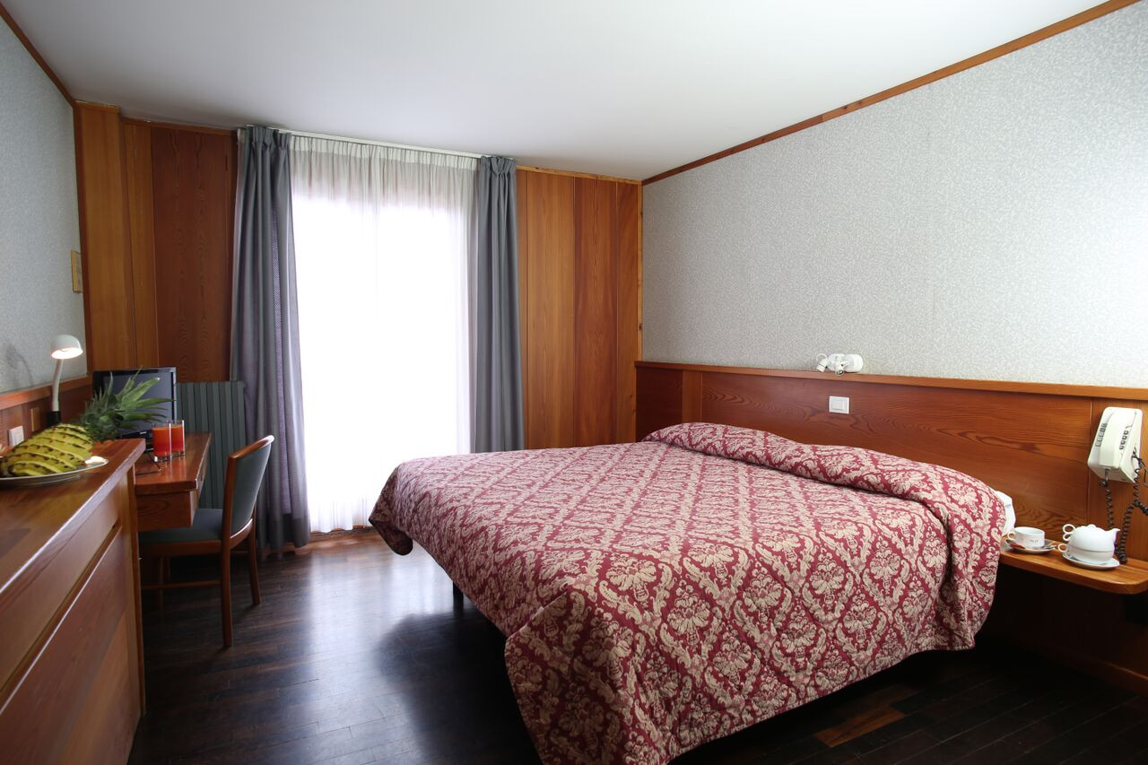 Monboso-bedroom-gressoney.jpg