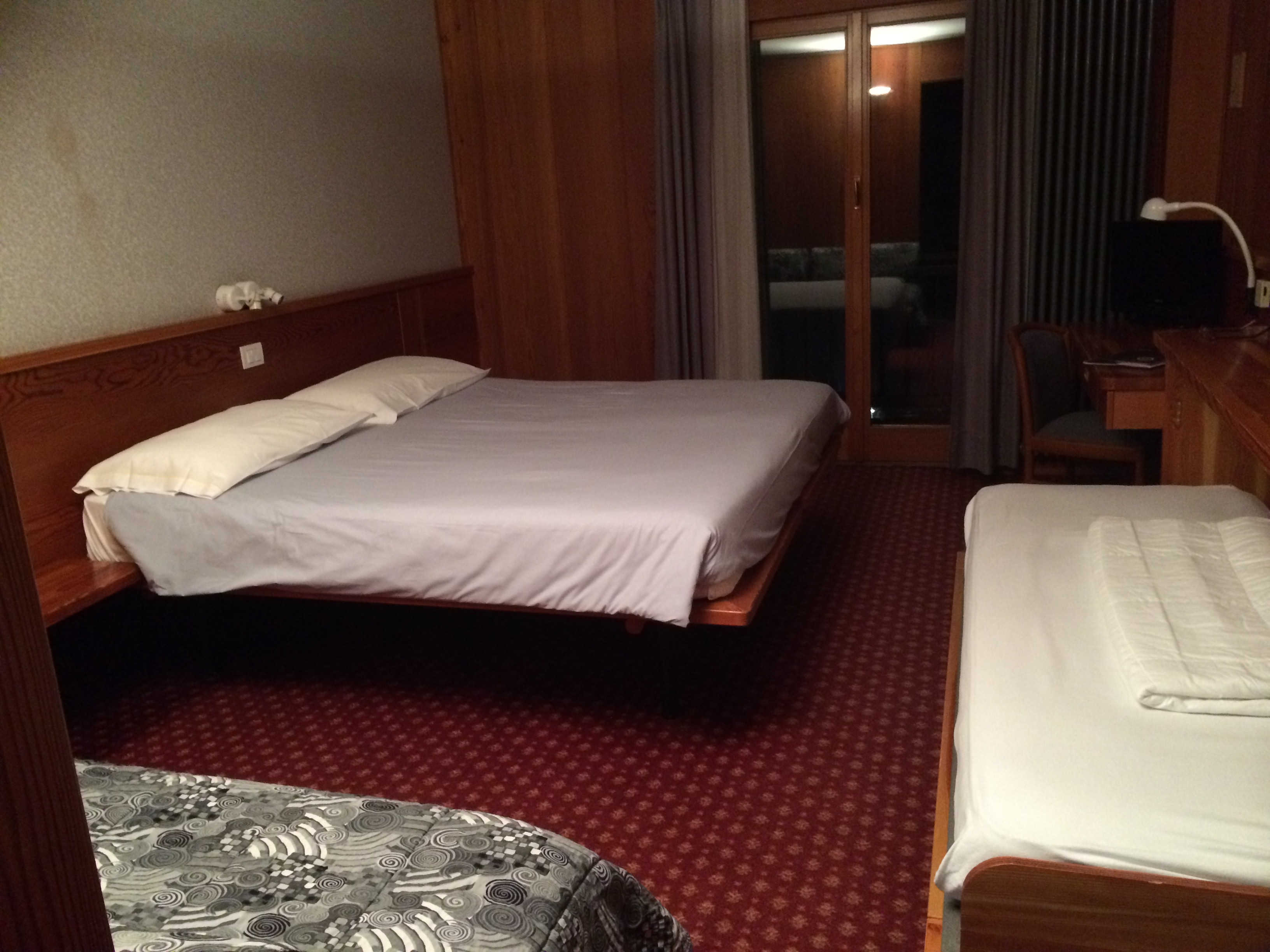 Monboso-hotel-bedroom-Gressoney.JPG