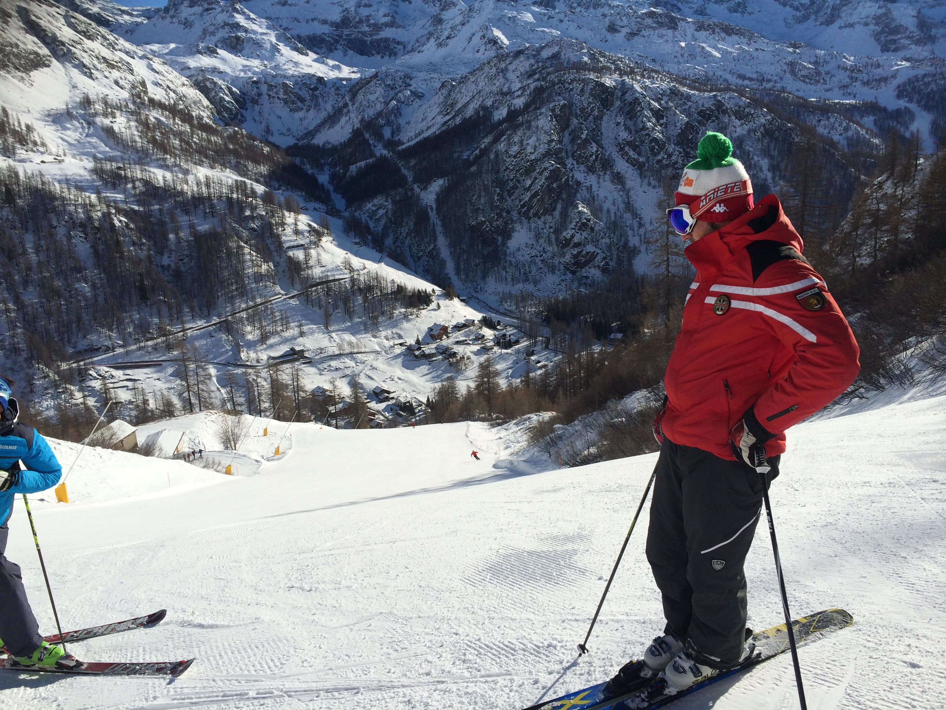 Ski-instructor-over-Gressoney.JPG