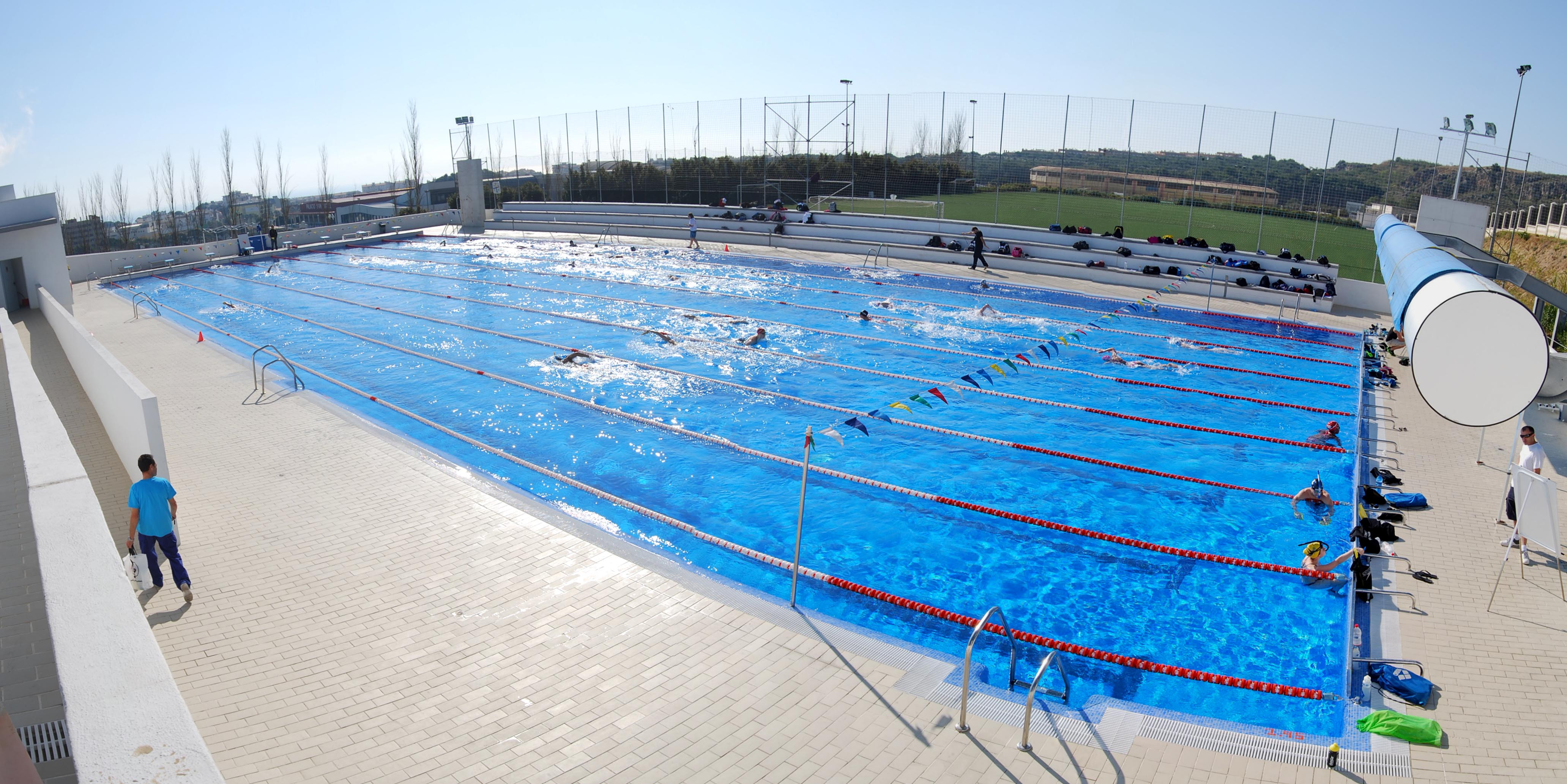 Torremolinos-pool.jpg