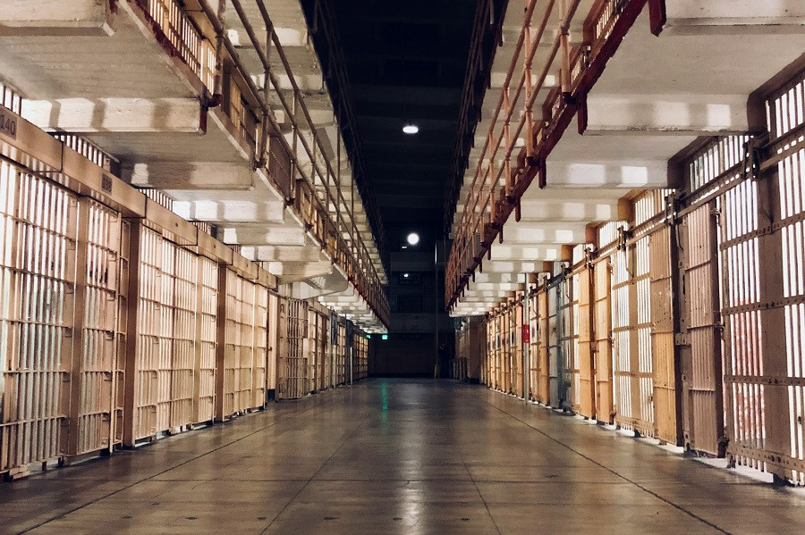 alcatraz-carles-rabada-gwwwhabtohs-unsplash.jpg