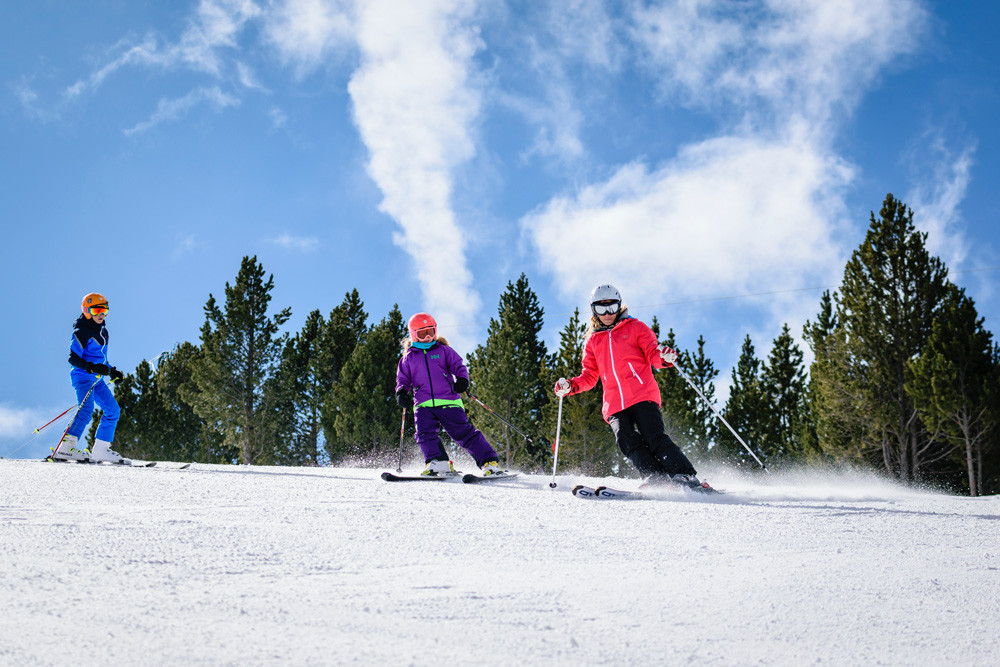 andorra-skiers-from-front.jpg