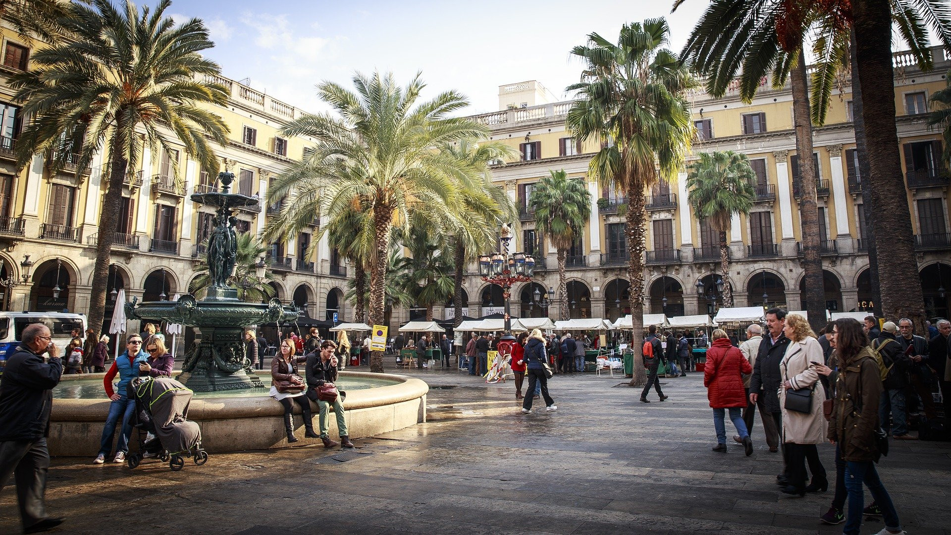 barcelona-2371946_1920.jpg