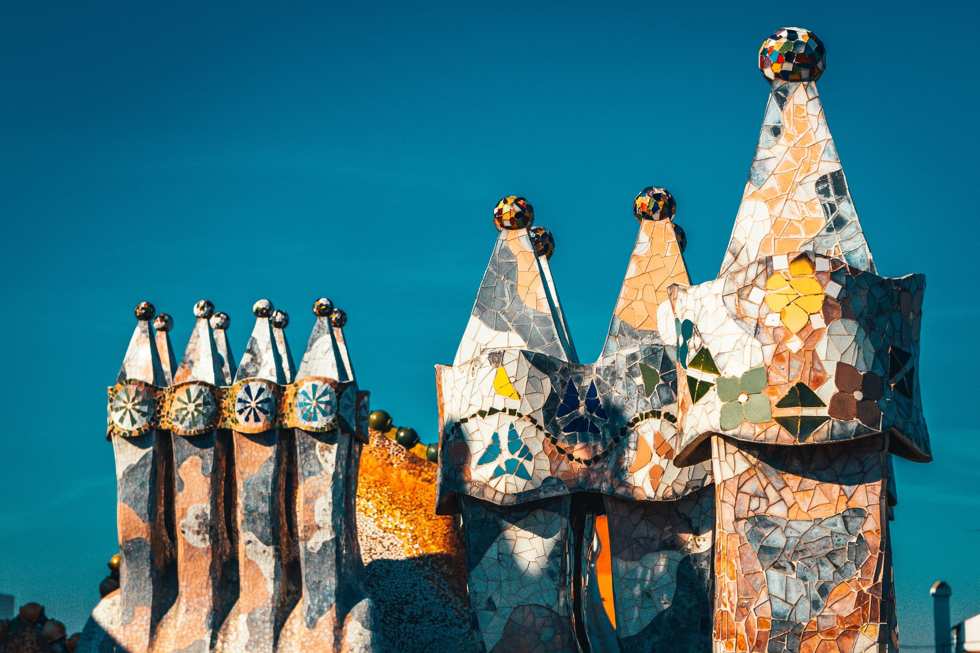 barcelona-gaudi-raimond-klavins-5fAUbgVeAkU-unsplash.jpg