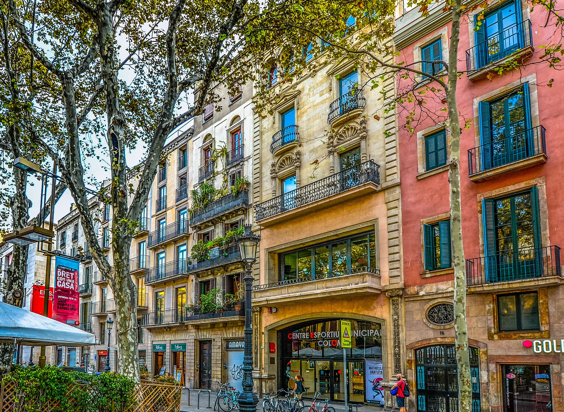 barcelona-spain-2088158_1920-pixa-1622196930.jpg