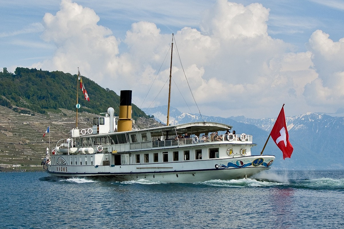 boat-geneva-2386027_1920-2.jpg
