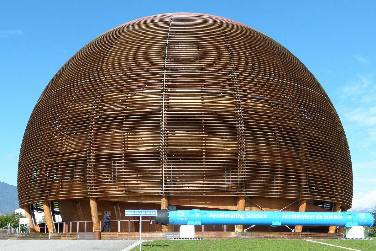 cern-switzerland-93275_1920-2.jpg