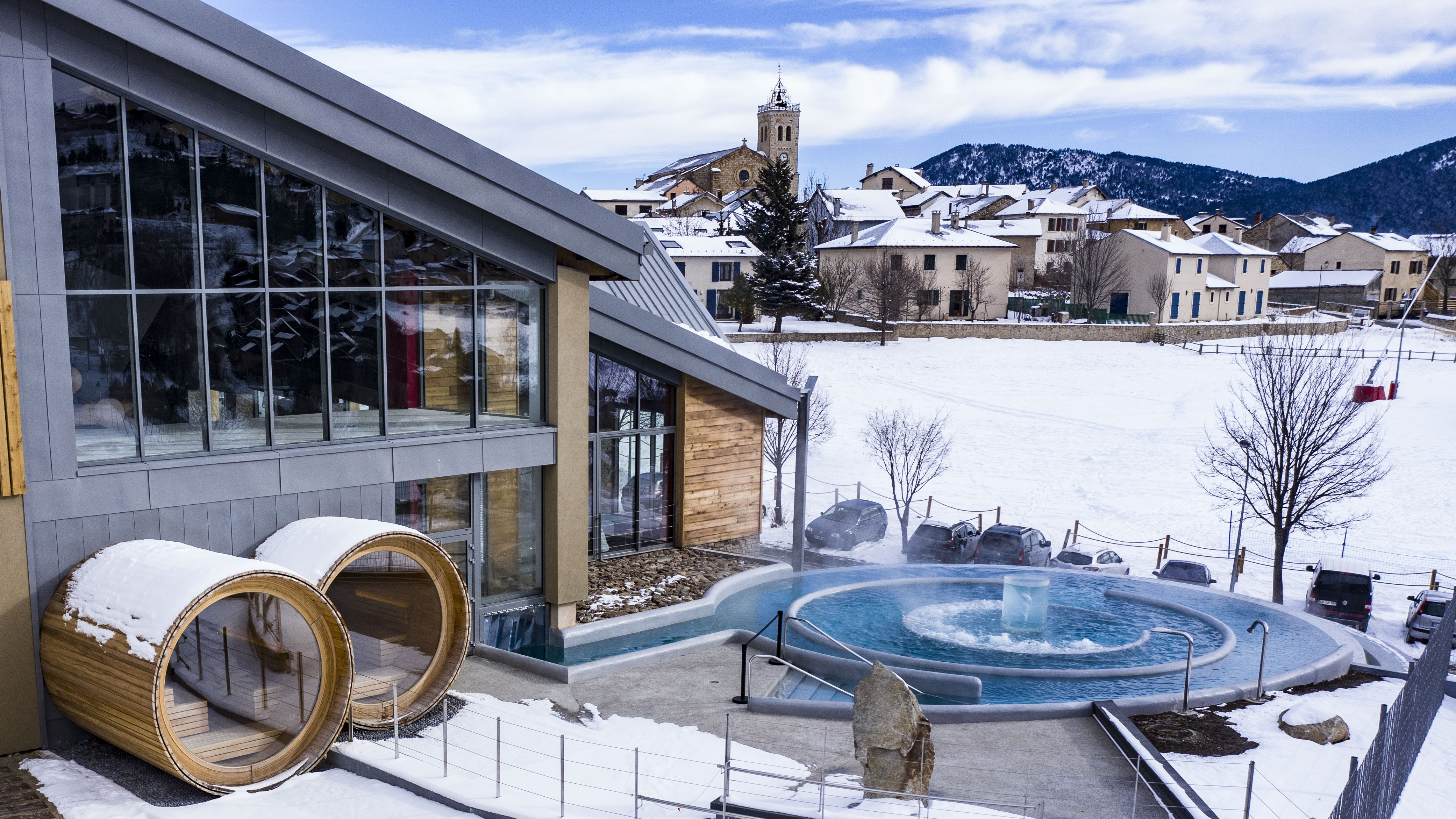 chalet-ma-neou-les-angles-outside.jpg