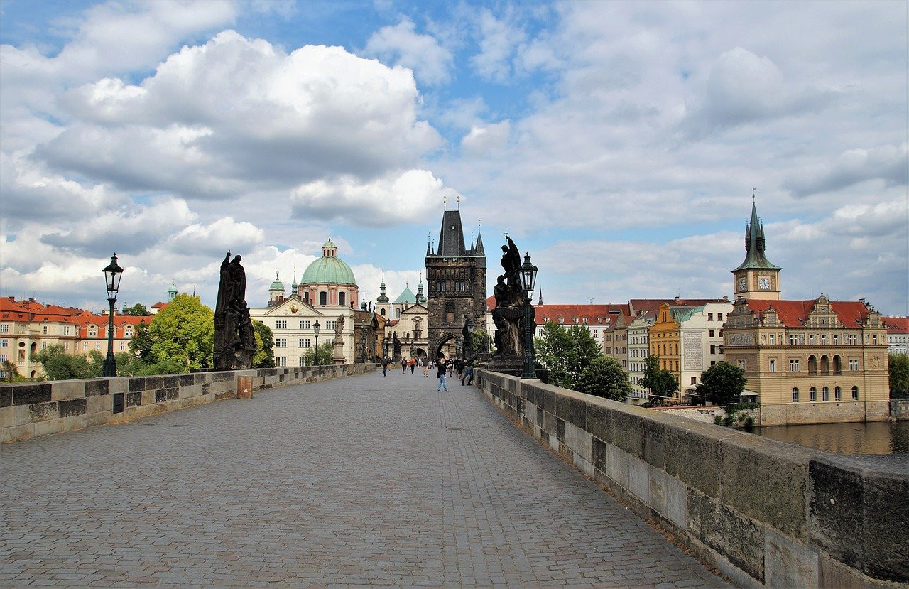 charles-bridge-prague-5199901_1280.jpg