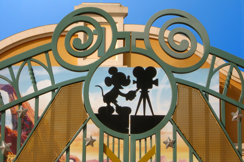 disneyland-1786144_1920-2.jpg