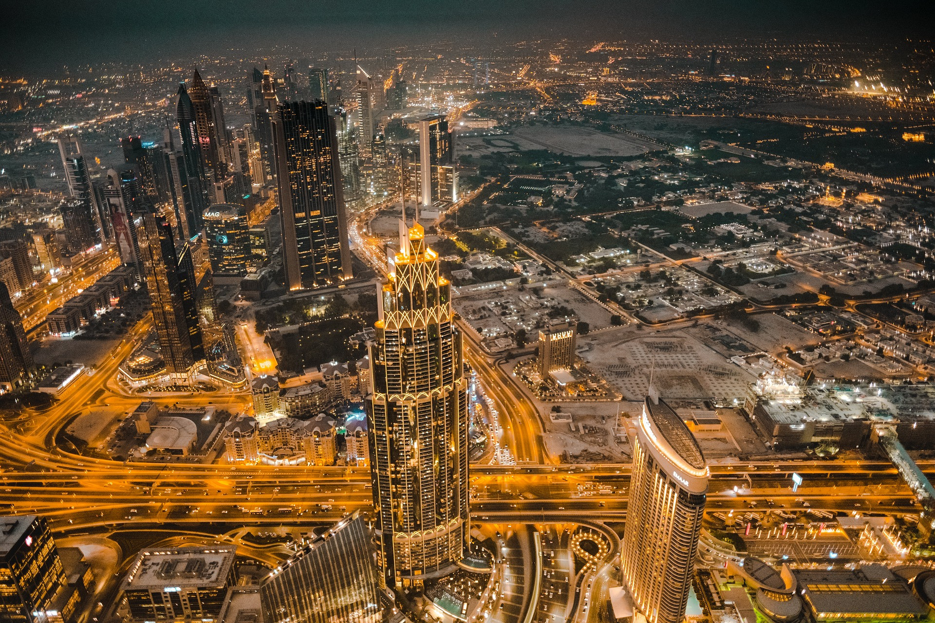 dubai-g7f2d83c60_1920.jpg