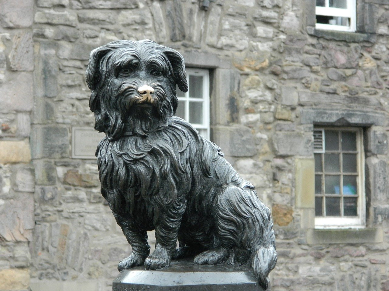 edinburgh-statue-g2ad188e6f_1280.jpg
