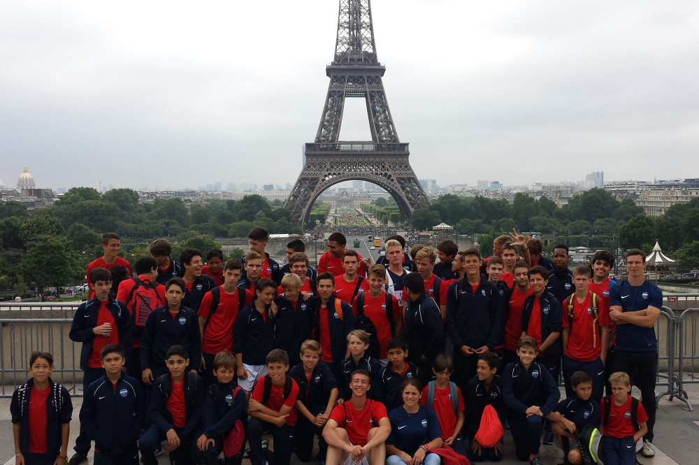 football-group-in-paris-2.jpg