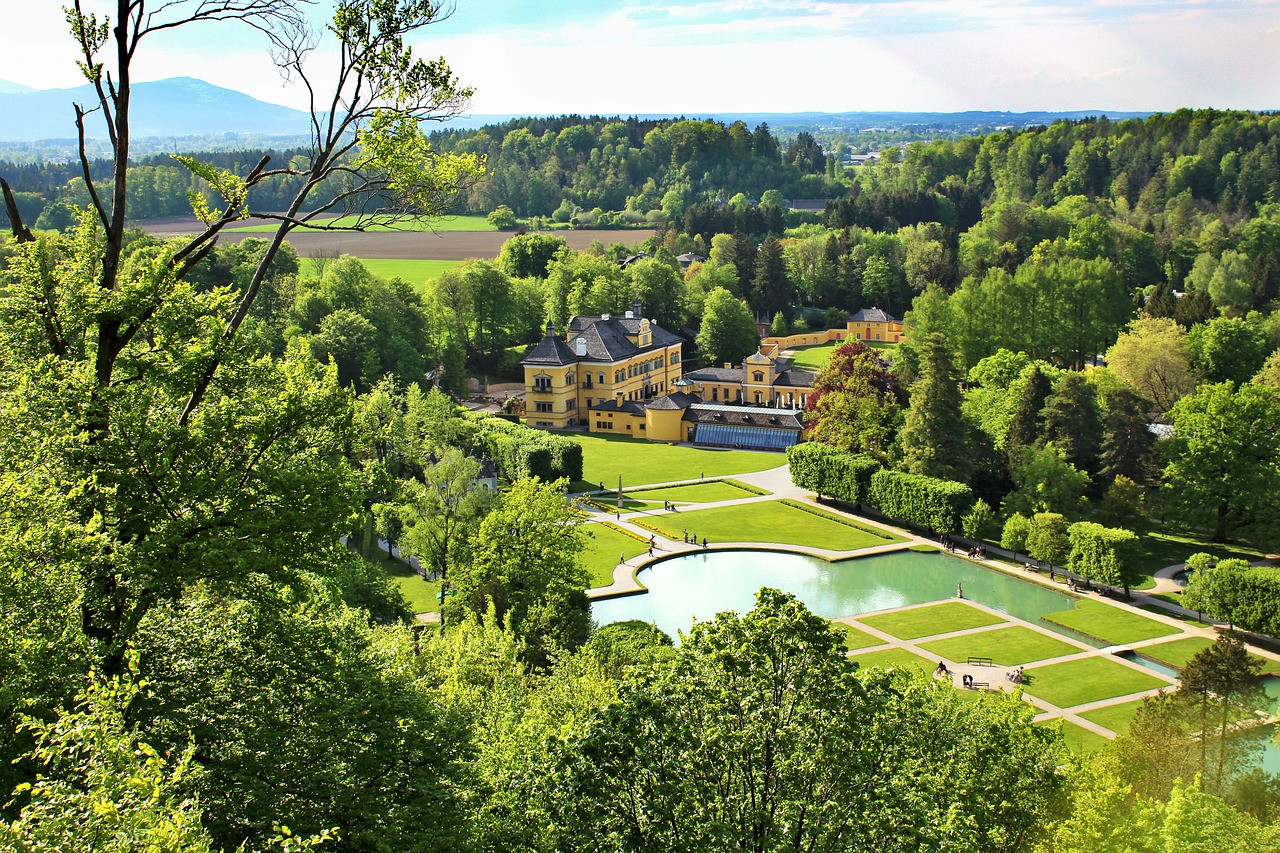hellbrunn-salzburg-garden-g352644359_1280.jpg