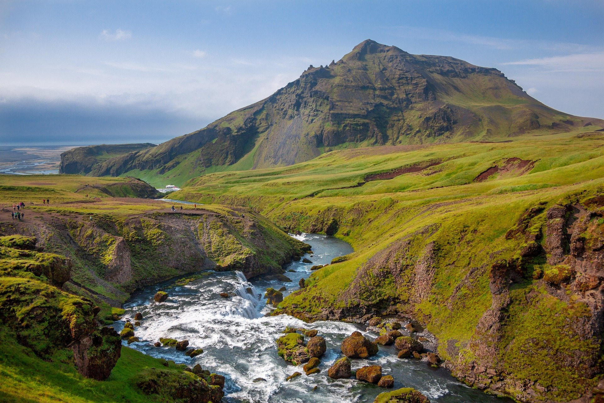 iceland-mountain-1149580_1920.jpg