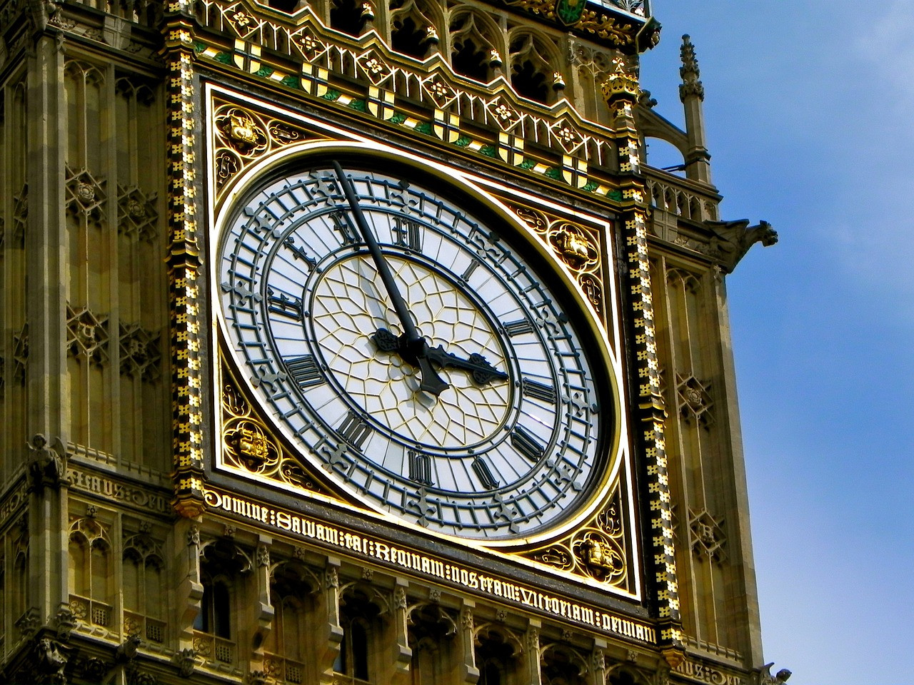 london-big-ben-1082205_1280.jpg