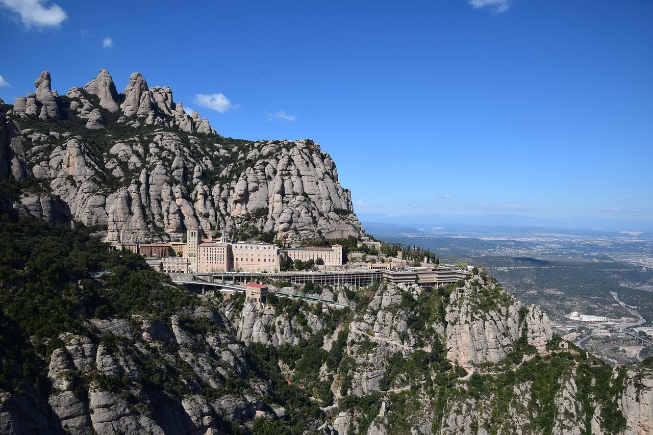 montserrat-5033347_1280.jpg