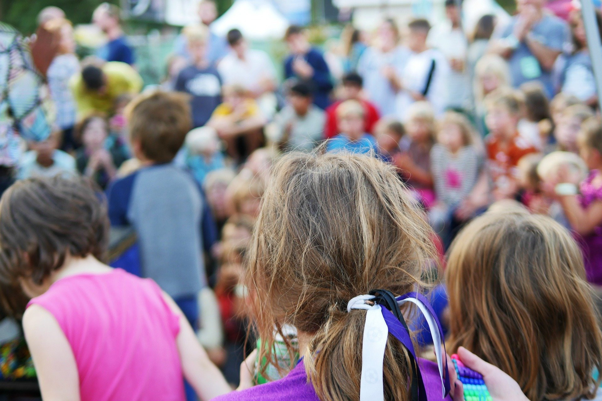 primary-group-crowd-5244834_1920.jpg