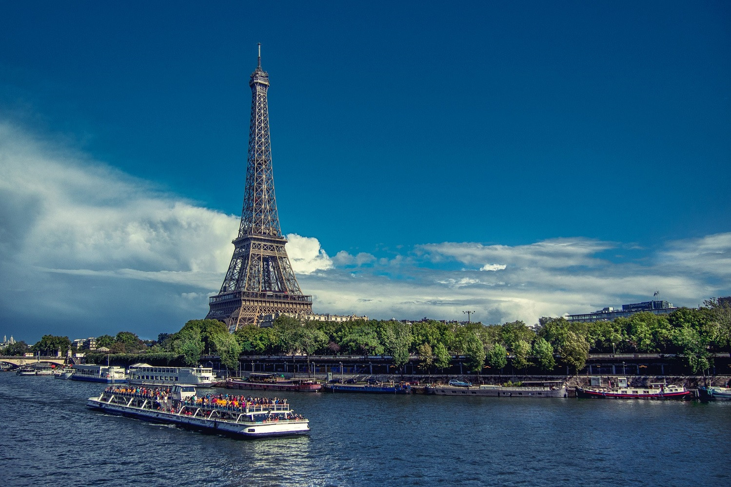 river-cruise-paris-2557526_1920-2.jpg