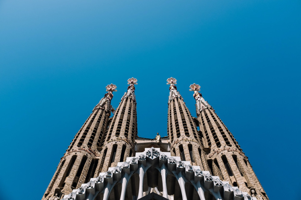 sagrada-familia-ashim-d-silva-CaK9AZ39mYA-unsplash.jpg