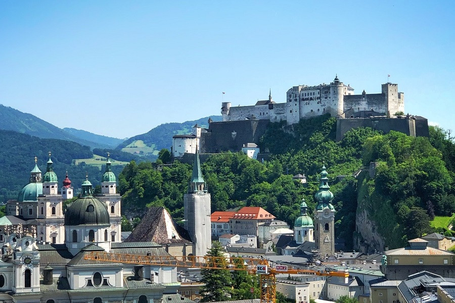 salzburg-austria-victor-malyushev-wHWZeg_5xZA-unsplash-3.jpg