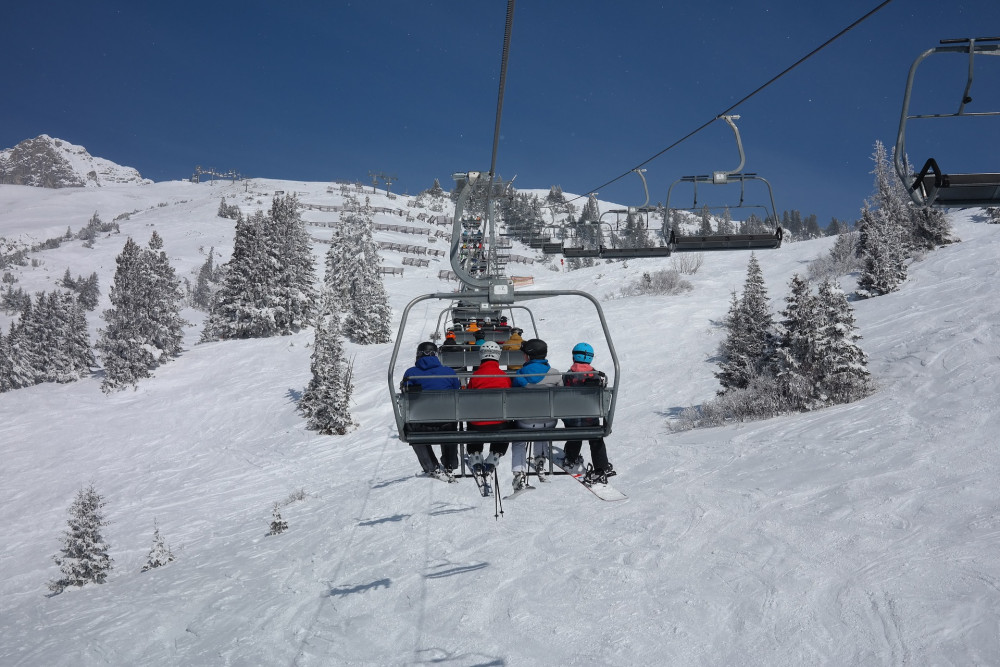 ski-lift-999226_1920.jpg
