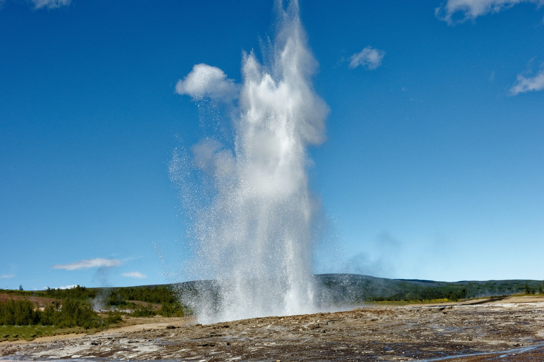 strokkur-geyser-yves-alarie-O-cvuvWZjhM-unsplash-2.jpg
