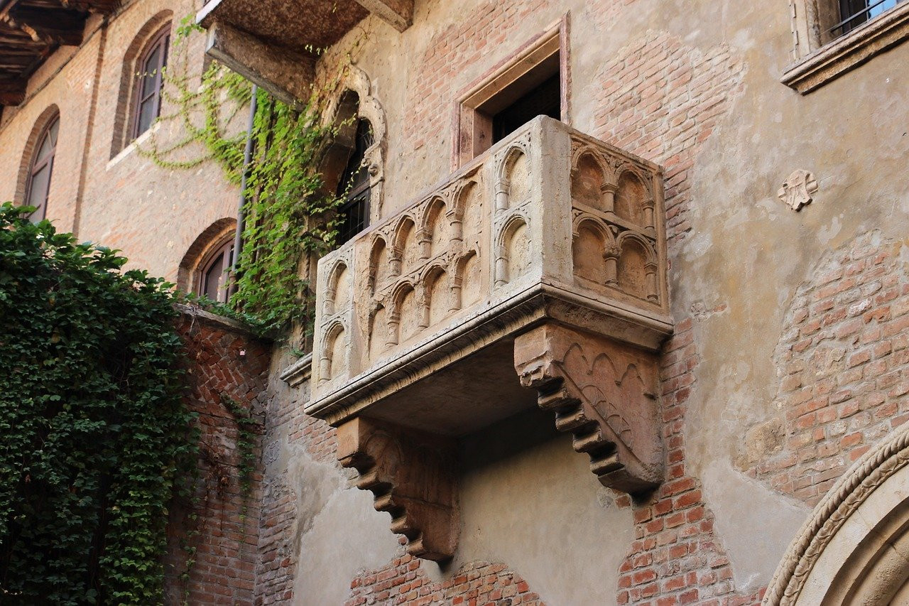 verona-juliet-balcony-2984316_1280.jpg